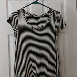 Scoop neck short sleeve t-shirt